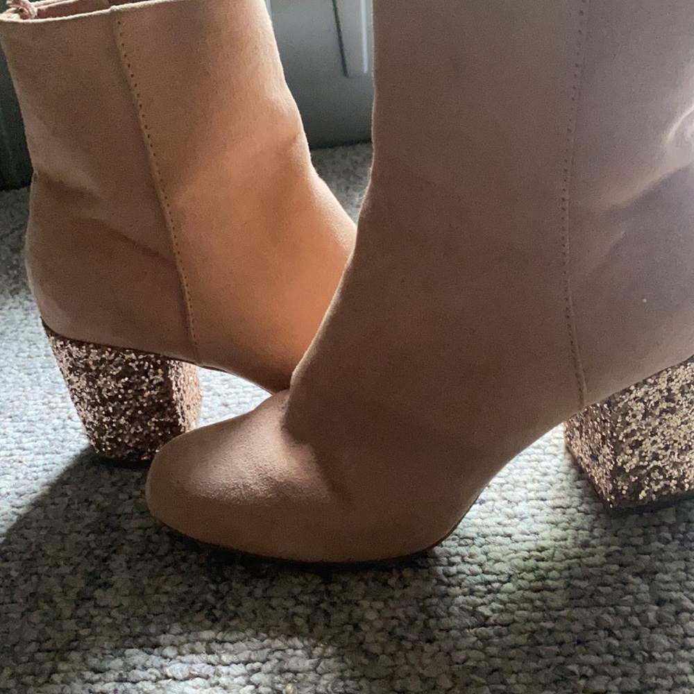 Shoes - Picture 2 of 4